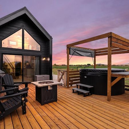 Modern Tiny Cabin, With Hot Tub In Choteau Mt Exterior photo