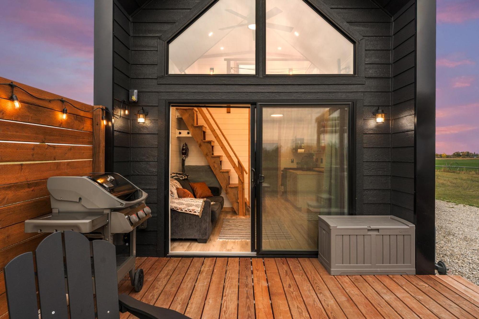 Modern Tiny Cabin, With Hot Tub In Choteau Mt Exterior photo