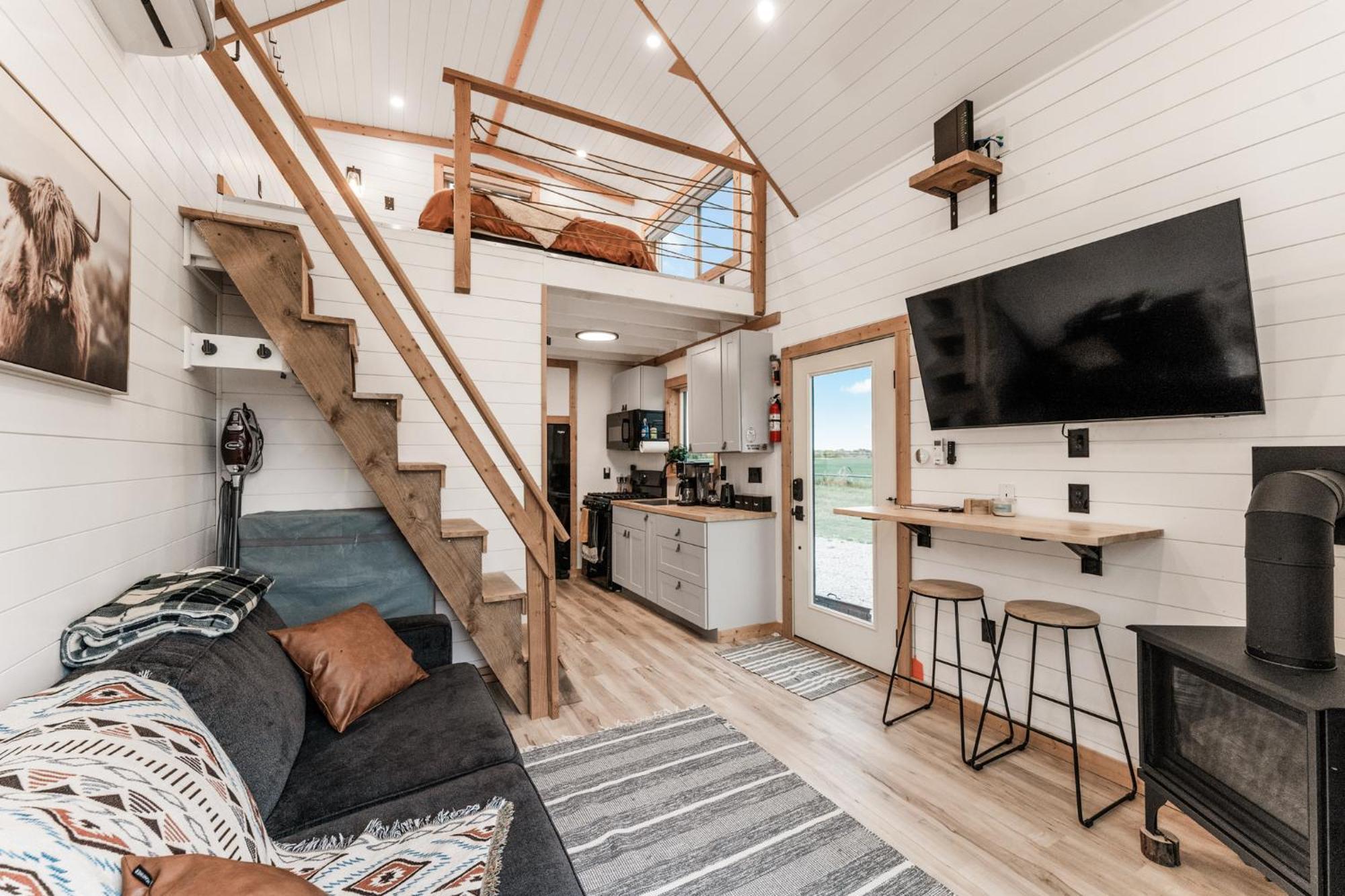 Modern Tiny Cabin, With Hot Tub In Choteau Mt Exterior photo