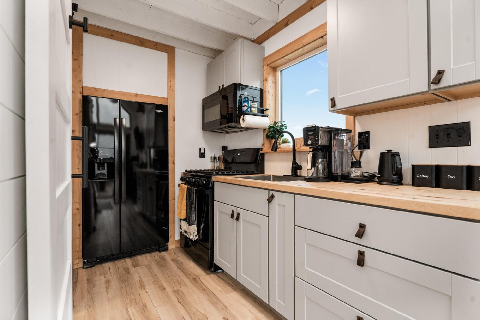Modern Tiny Cabin, With Hot Tub In Choteau Mt Exterior photo